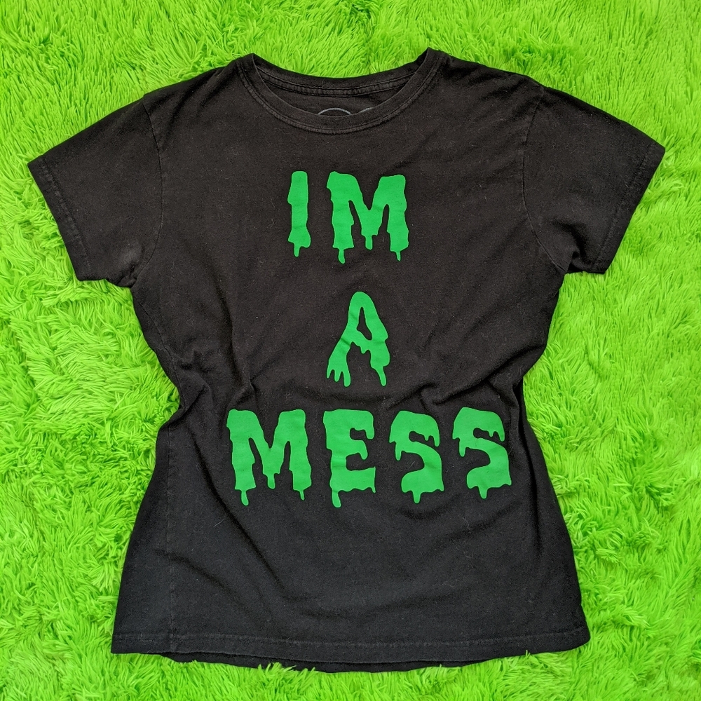 VTG Nikki Lipstick I'm A Mess Tee